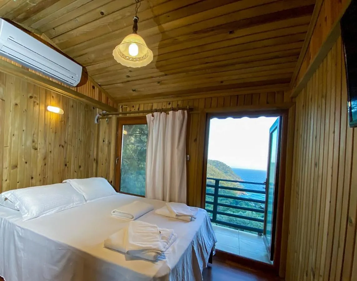 Tree Houses Hotel フェティエ